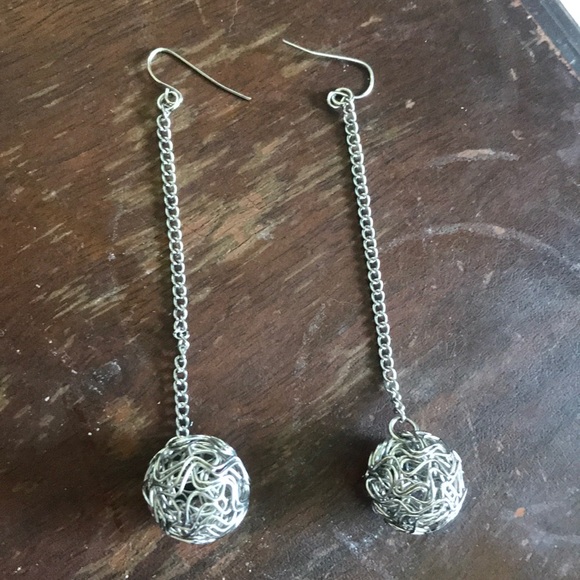 Dangly ball earings - Picture 1 of 1
